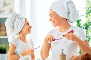DEBE-TRATARSE-LA-CARIES-EN-LOS-DIENTES-DE-LECHE